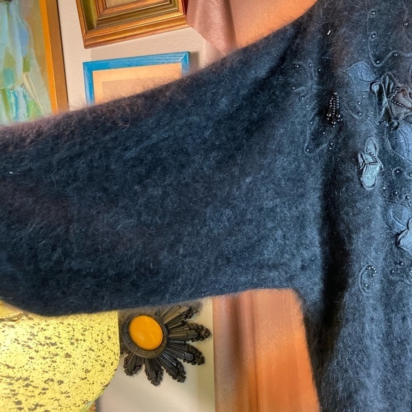 Stunning 80’s black angora cardigan sweater. silk flowers beading. Handmade 210 - Picture 4 of 7